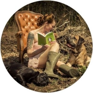 Antje Hachmann liest aus ihrem Buch Arschlochhund